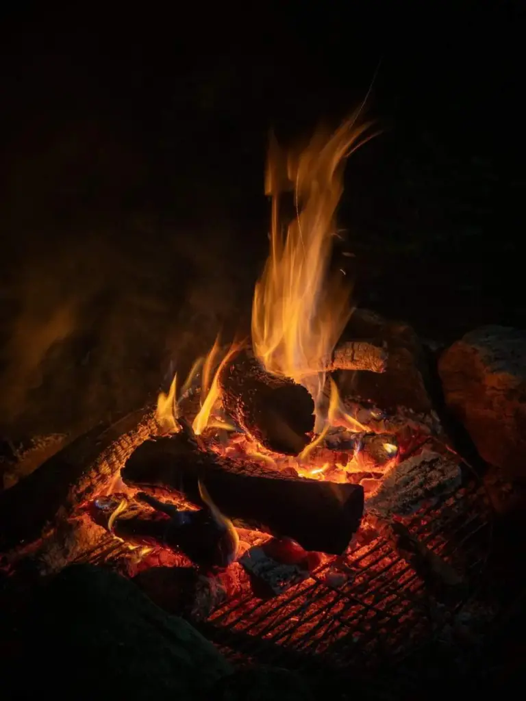 Packliste Camping- Lagerfeuer
